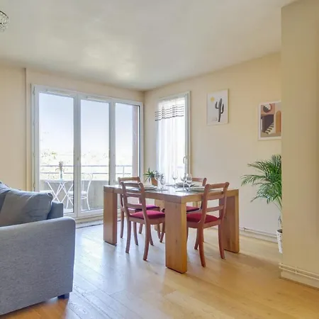 Bright One-bedroom In - Welkeys