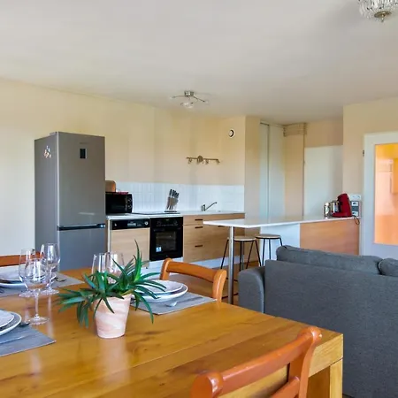 Bright One-bedroom In - Welkeys Apartament