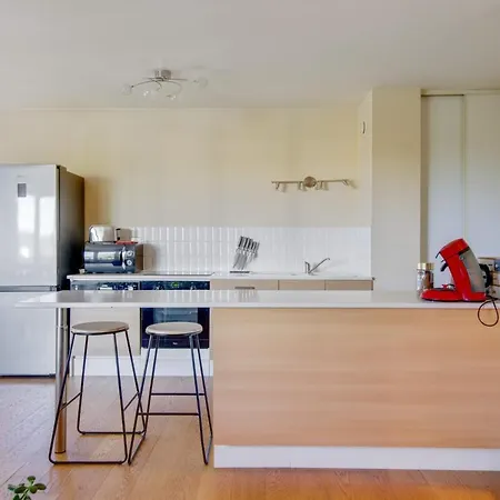 Bright One-bedroom In - Welkeys *